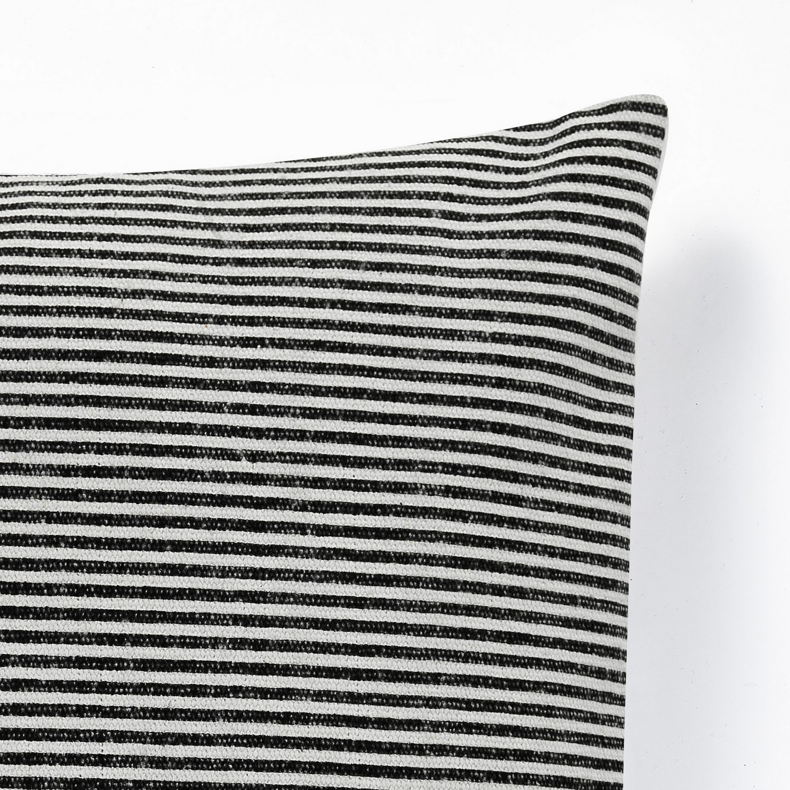 Cuscino KAMAR ROW 100% cotone lato decorato lato a tinta unita cm 45x45 Made in INDIA