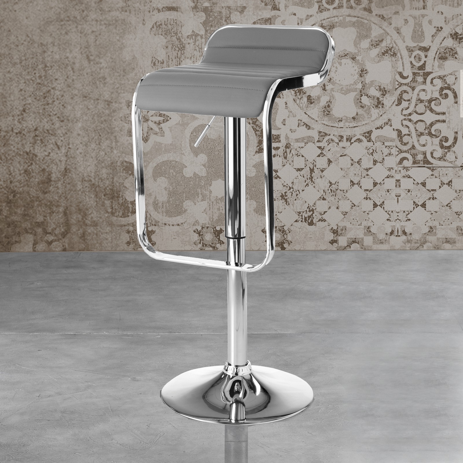 Sgabello regolabile Bar Ruth Grey in pelle sintetica e metallo cromato Grigio, 35.5x44xh67-87 cm