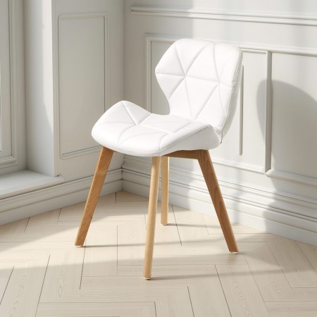 Sedia Ursula White in pelle sintetica Bianca e legno massello finitura Rovere, 48x55xh77 cm