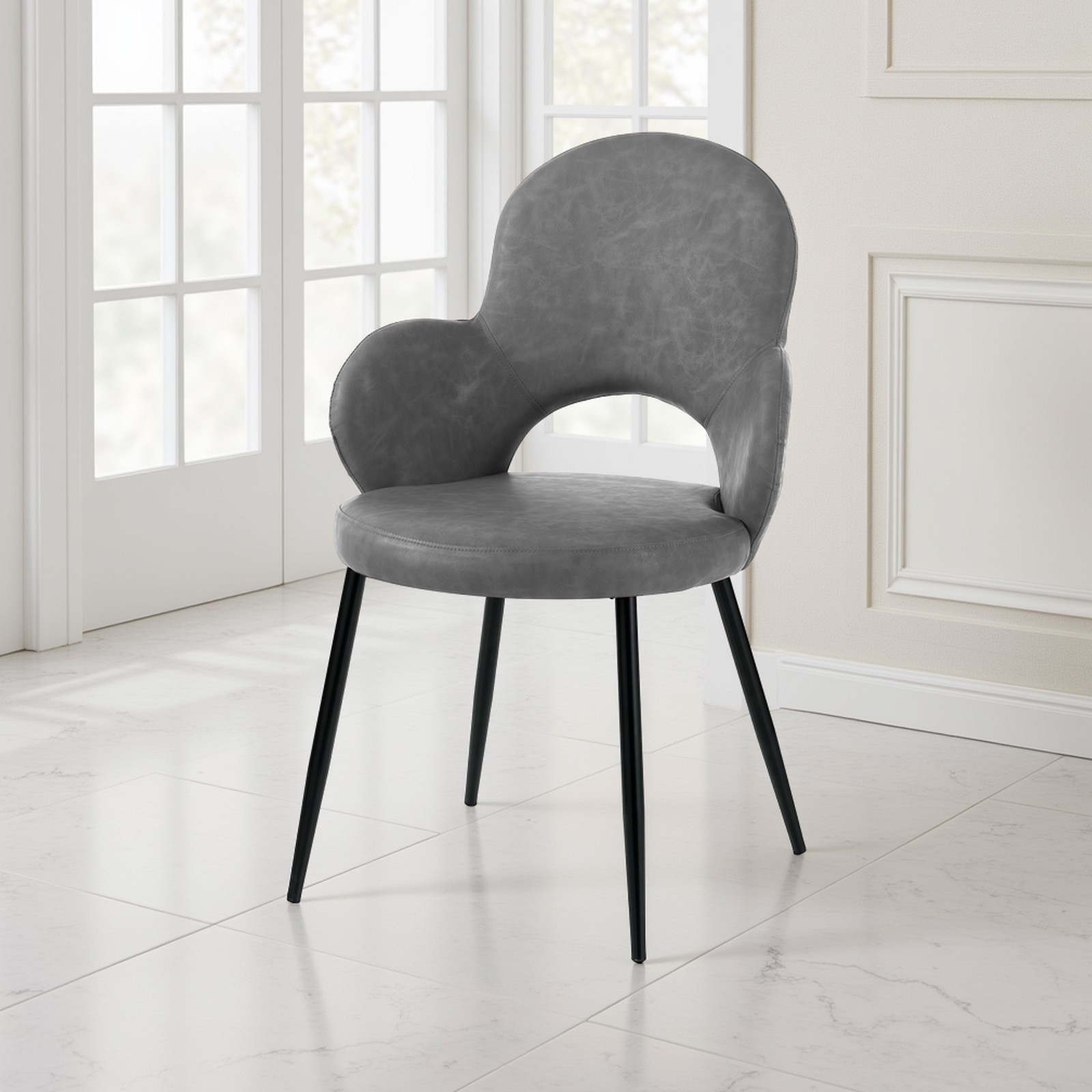 Sedia imbottita Brigit Old Grey in pelle sintetica con effetto invecchiato Grigia e metallo Nero opaco, 57x64xh88 cm