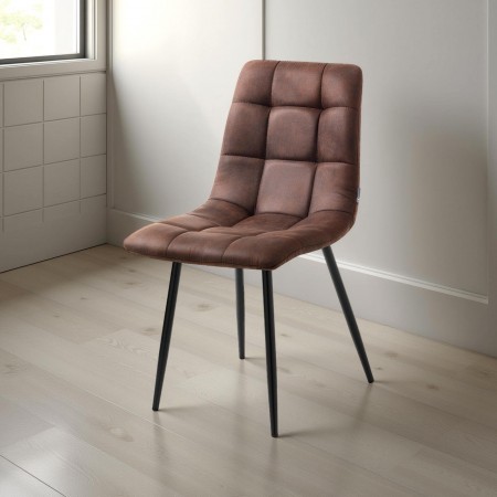 Sedia Isla Old Brown in microfibra effetto velluto Marrone invecchiato e metallo Nero opaco, 44x56xh87 cm