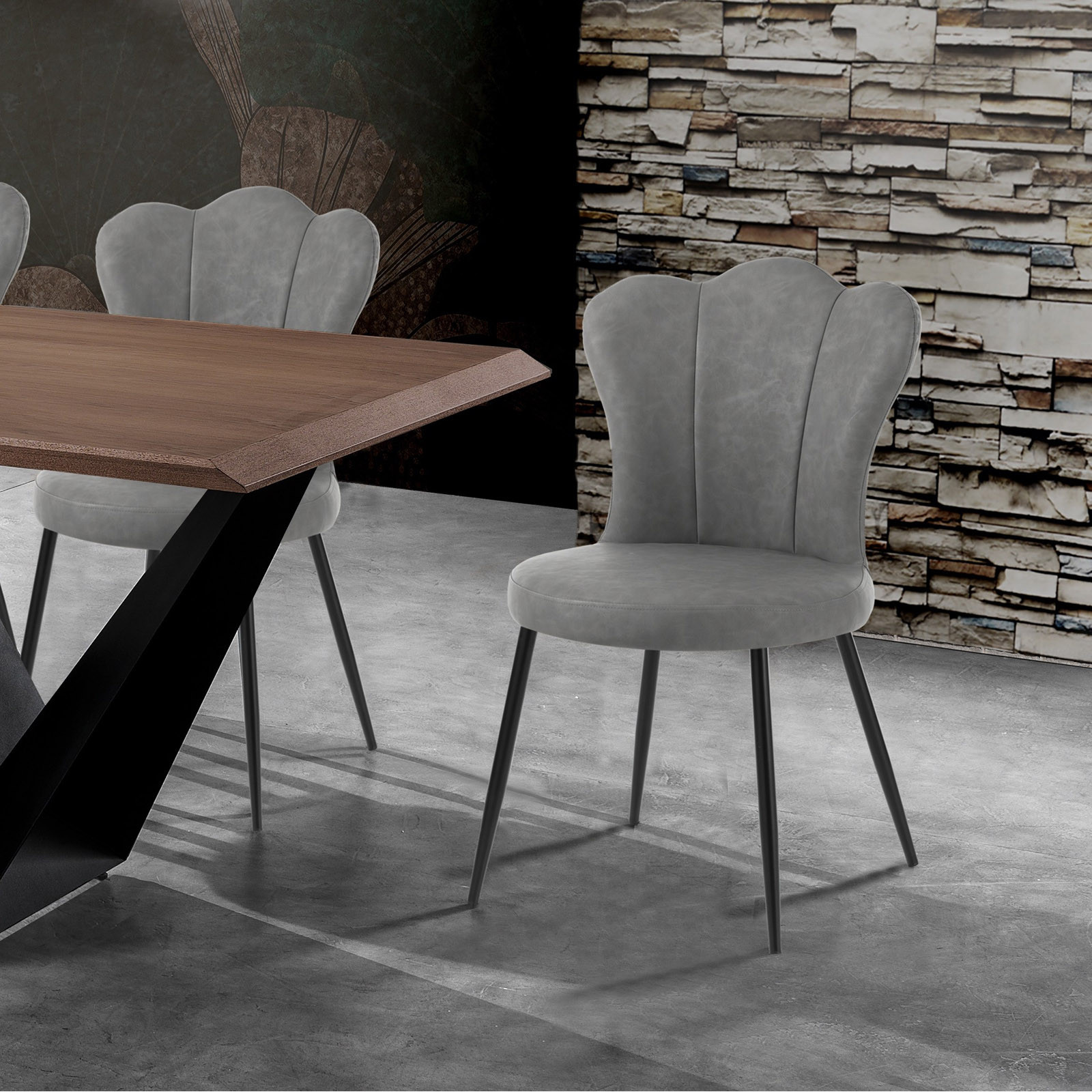Sedia Britta Old Grey in pelle sintetica effetto invecchiato Grigia e metallo Nero opaco, 52x55xh90 cm Sedia Britta Old Grey in pelle sintetica effetto invecchiato Grigia e metallo Nero opaco, 52x55xh90 cm