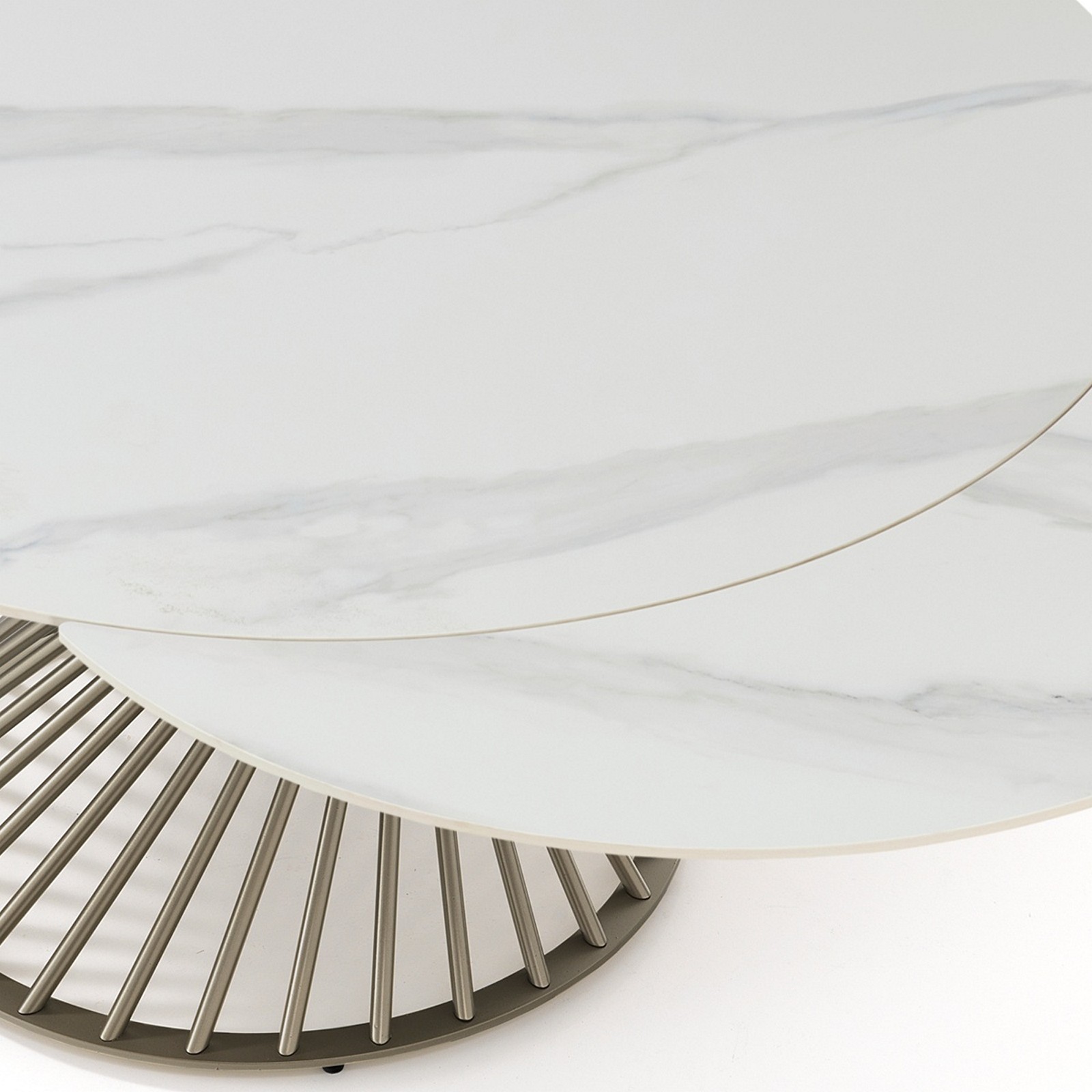 Tavolo allungabile CICLON MARMO BIANCO basamento metallo Platino piano ceramica finitura marmo cm H75 diametro cm 120/180