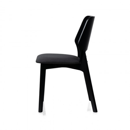 Sedia MAYRA LEGNO NERO in legno massello finitura Nero con seduta imbottita rivestita in tessuto Nero H84 L48 P55
