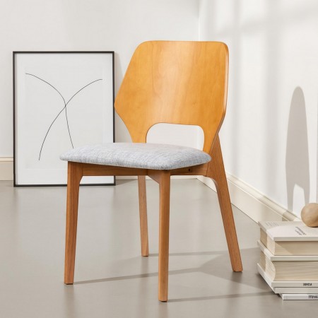 Sedia MAYRA ROVERE in legno massello Rovere, seduta imbottita in tessuto Grigio chiaro, H84 L48 P55 cm