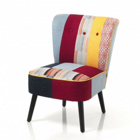 Poltroncina imbottita patchwork Kala con gambe in legno