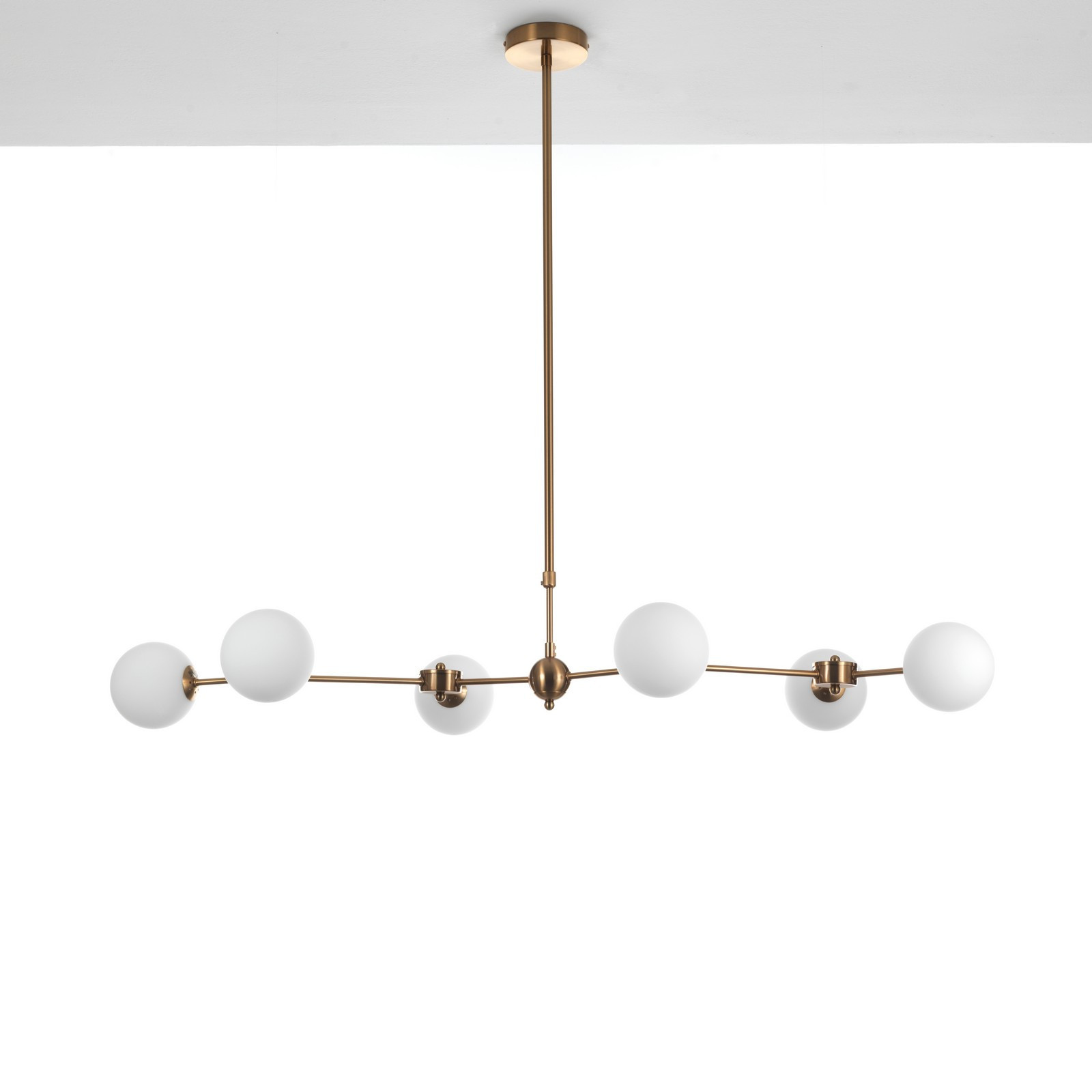 Lampadario Ciakko in Metallo verniciato Ottone opaco e sfere in Vetro Bianco opaco, 120x68 h90-150 cm