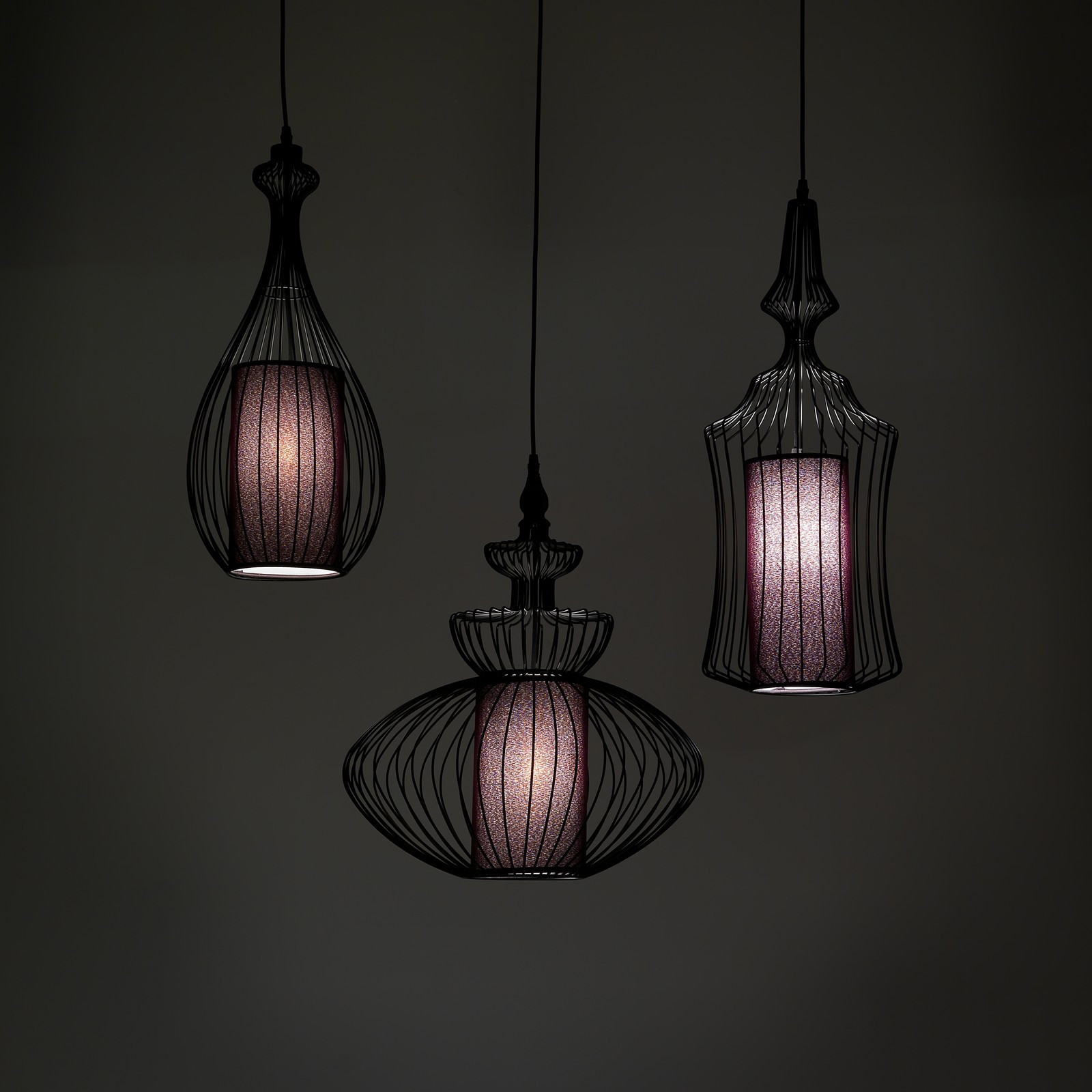 Lampadario Peter in Metallo Nero opaco con 3 paralumi in filo di Acciaio e Tessuto Nero, 70xh64 cm