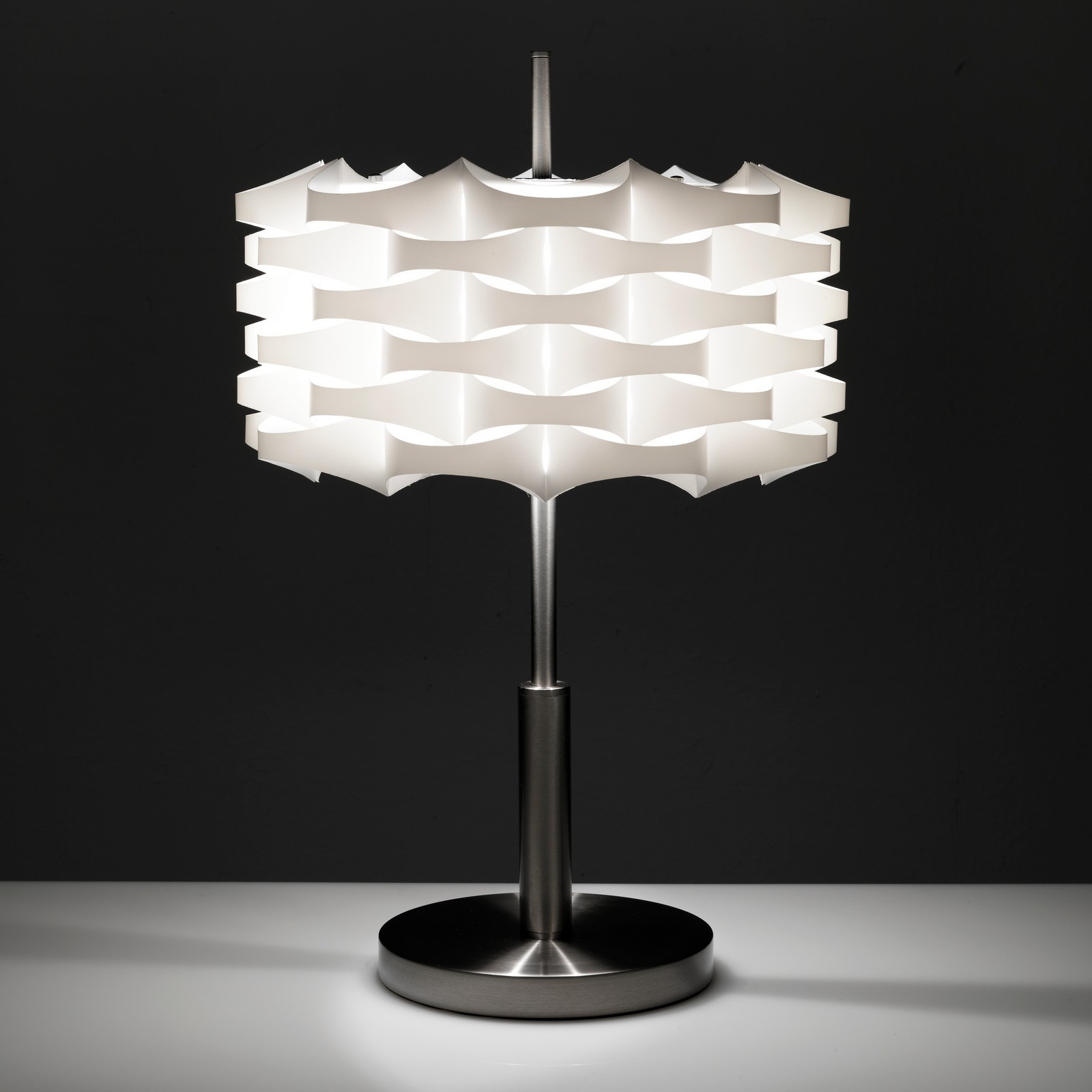 Lampada da Tavolo Arra in polipropilene Bianco opaco e Acciaio satinato, d36 h47 cm