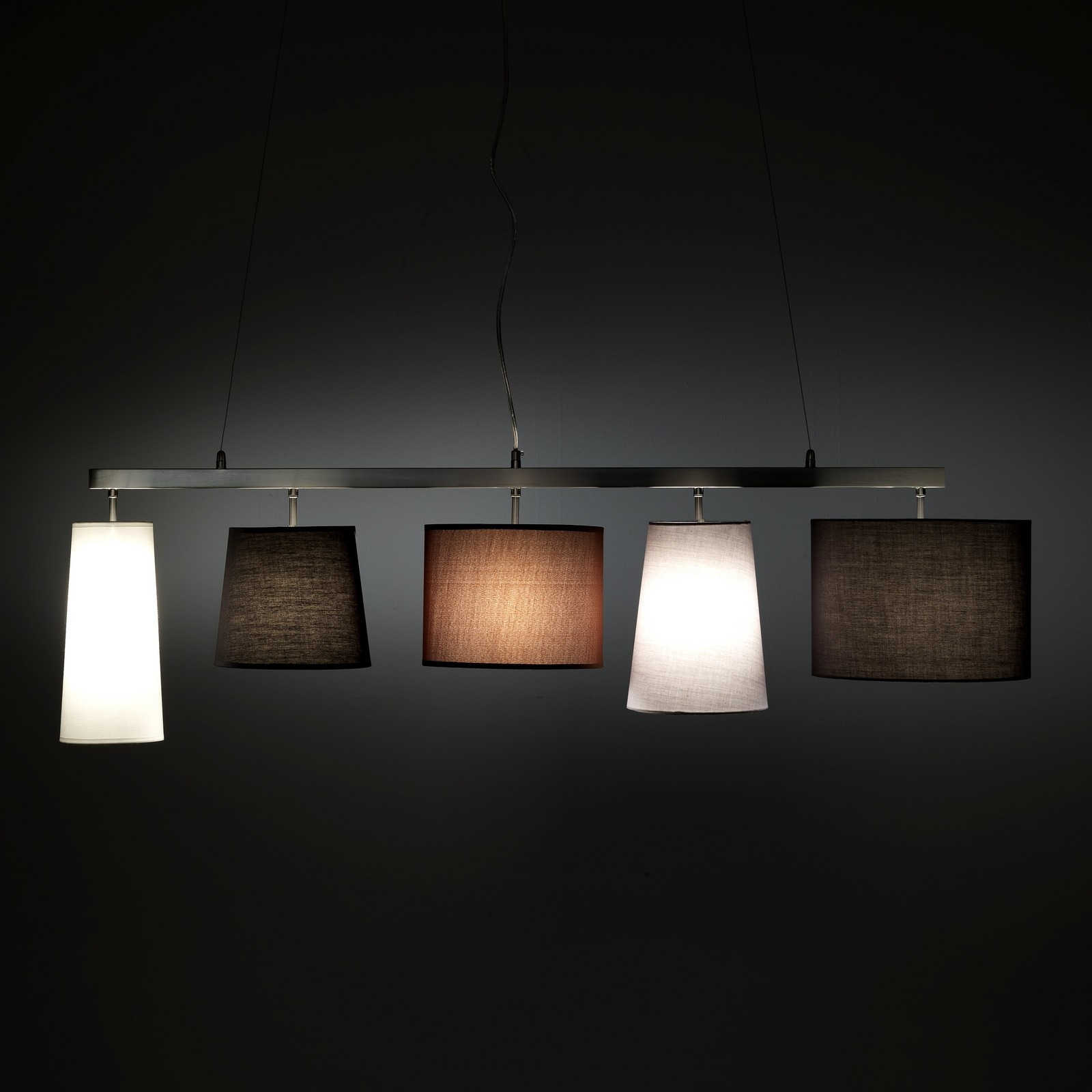 Lampadario Babo Fix in Metallo satinato con paralumi in Tessuto colorato e filo regolabile, 125x28 h37 cm