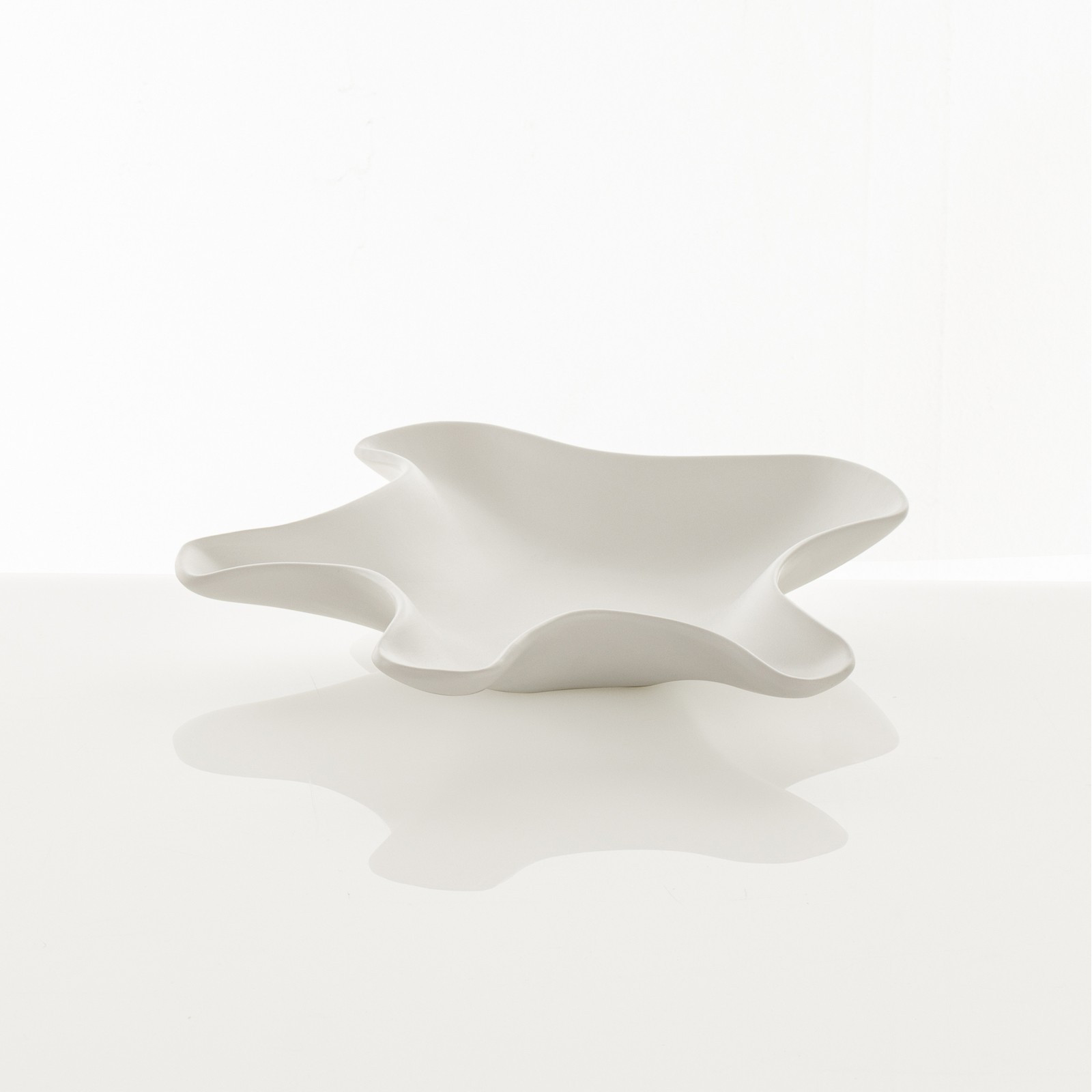 Centrotavola / svuotatasche CHEES in ceramicacolore bianco finitura opaca Centrotavola / svuotatasche CHEES in ceramicacolore bianco finitura opaca