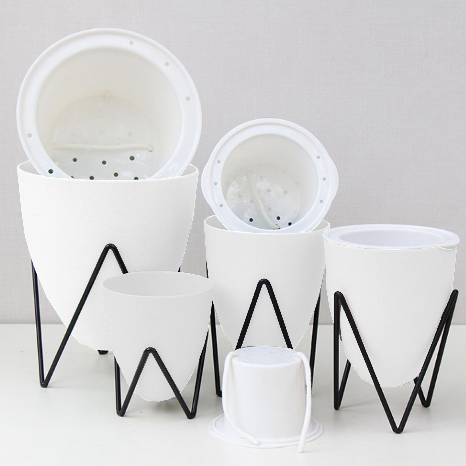 Vaso Autoinnaffiante per Esterno e Interno Ninfa Medium Bianco Opaco e Acciaio Nero Opaco, d13.8xh18 cm