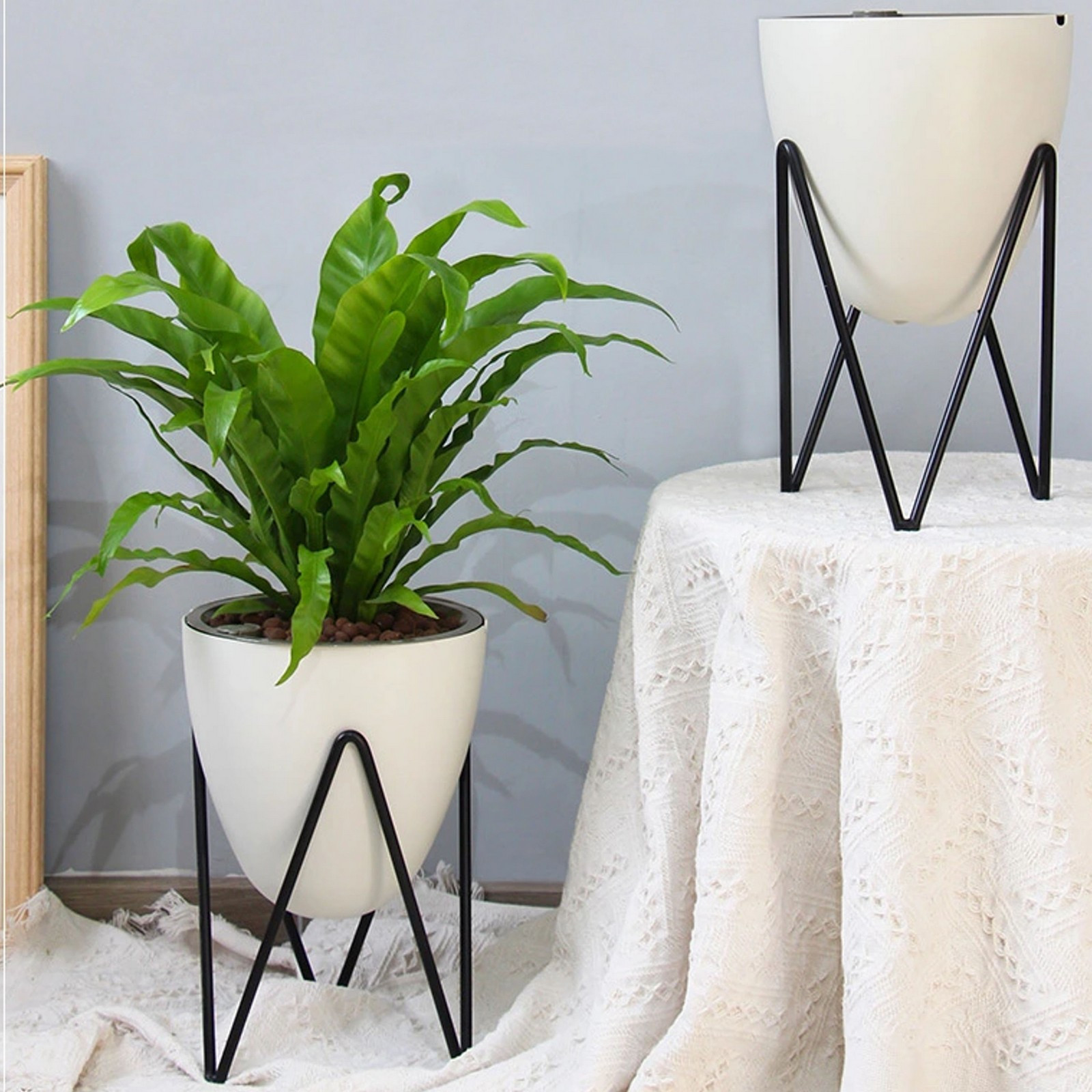 Vaso Autoinnaffiante per Esterno e Interno Ninfa Medium Bianco Opaco e Acciaio Nero Opaco, d13.8xh18 cm