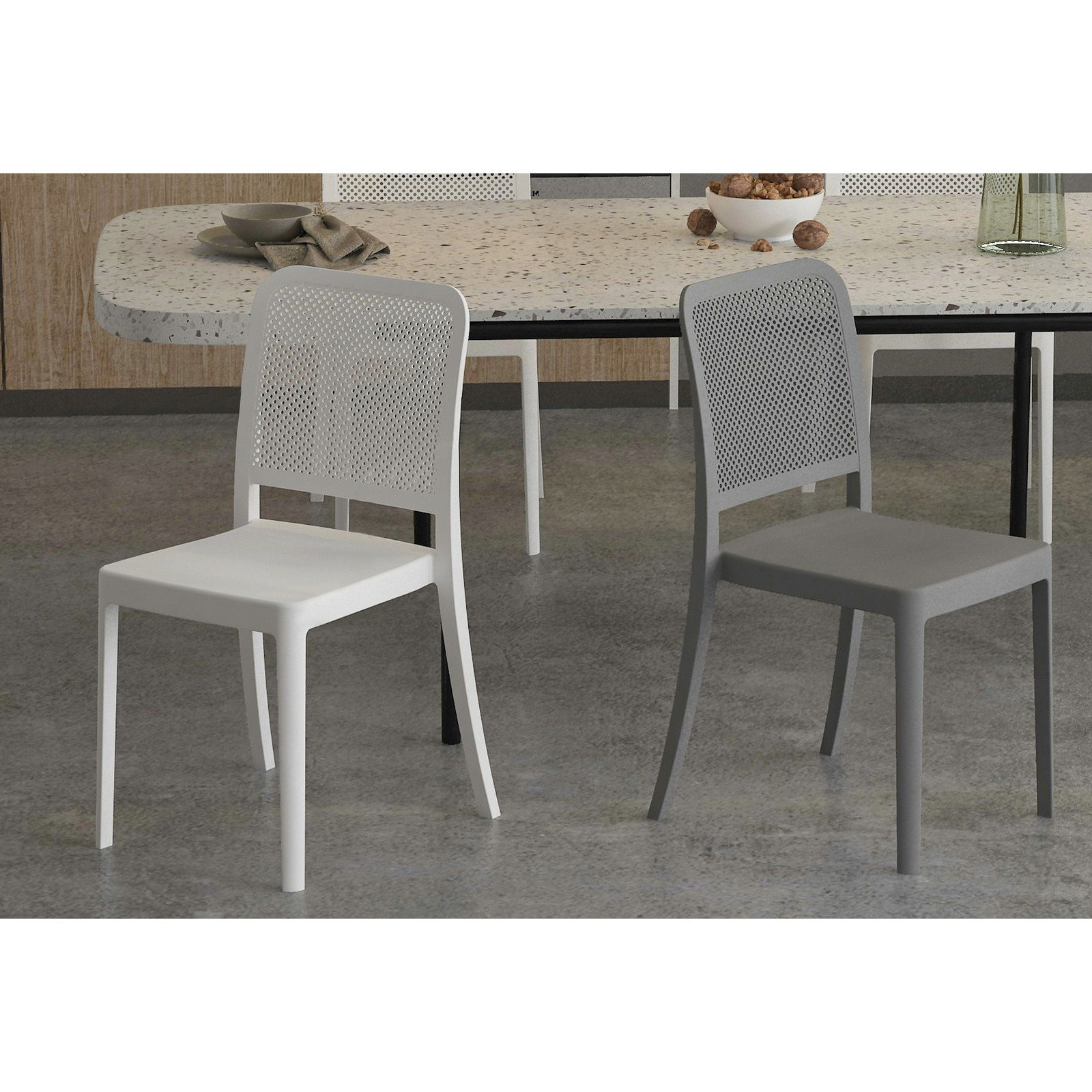 Sedia Interno Esterno Rakele White Polip. colore Bianco Impilabile Resistente Agenti e Raggi UV, H.86 L.43 P.50 cm